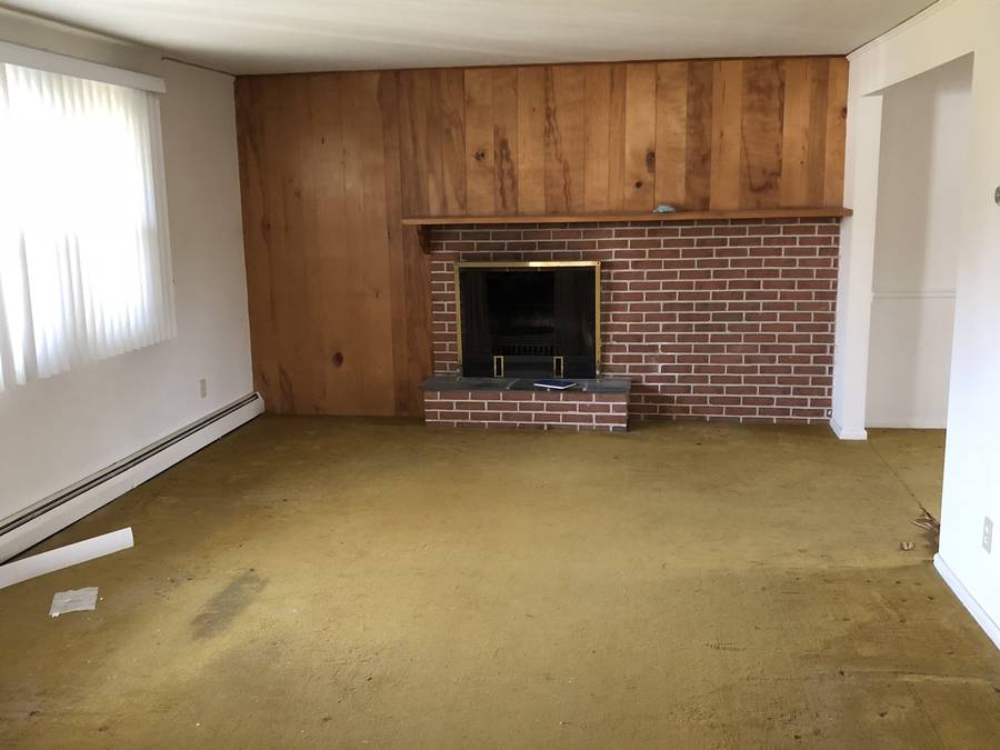 Living room before renovation
